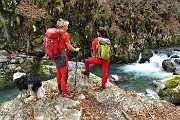 46 L'acqua del torrente Enna scende fragorosa a valle, noi risaliamo alle sorgenti !